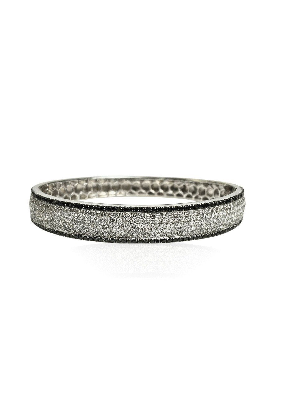 750 WHITE GOLD BANGLE EC00102WGBG